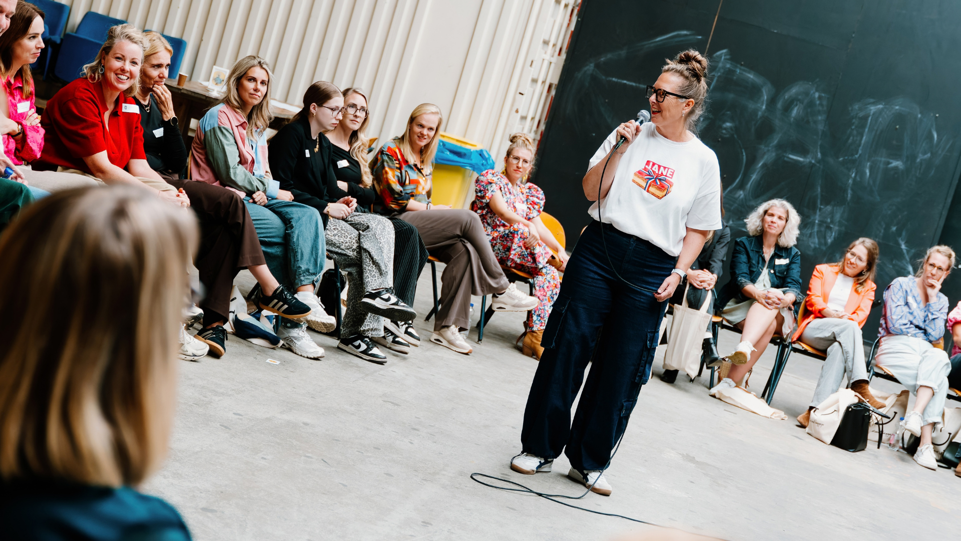 Jane tijdens Verrassend Anders met de groep